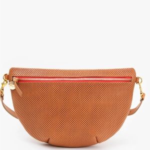 Clare V. Grande Fanny in Cuio Perf